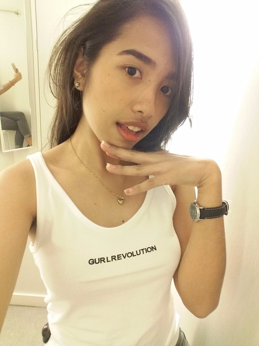 Gurl revolution shirt selfie