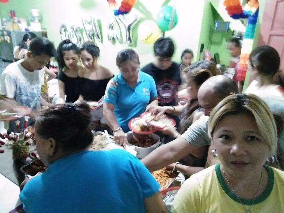 Family chow time