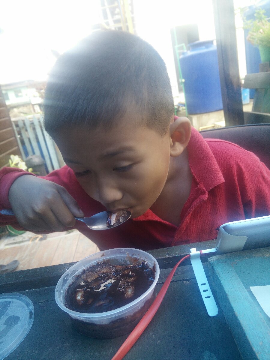 eating black sambo