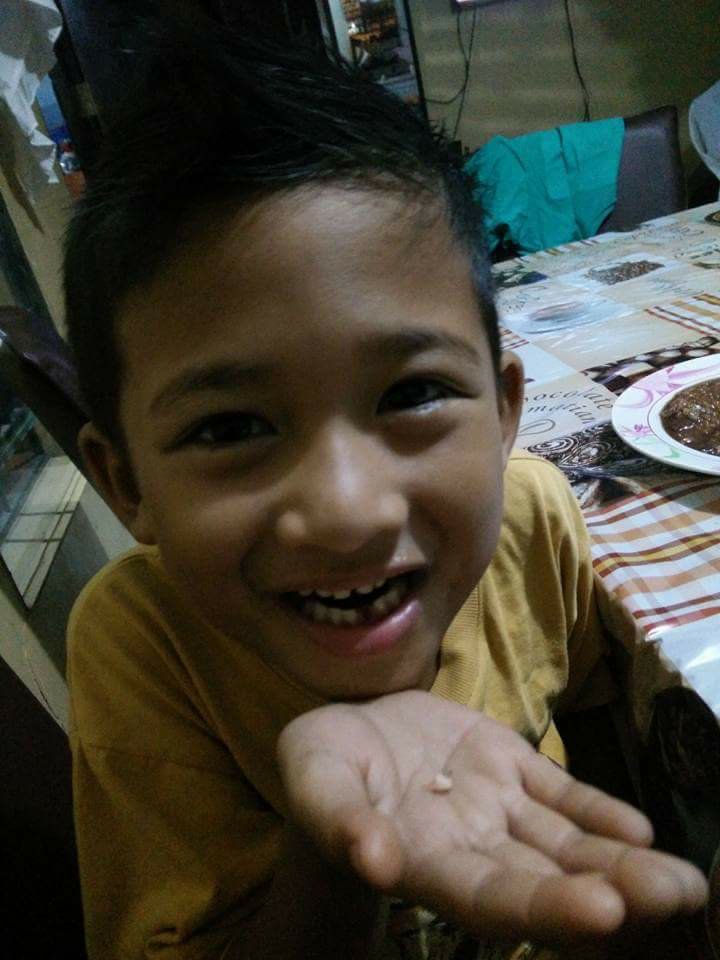 first time he lost a tooth, tooth fairy, money under the pillow