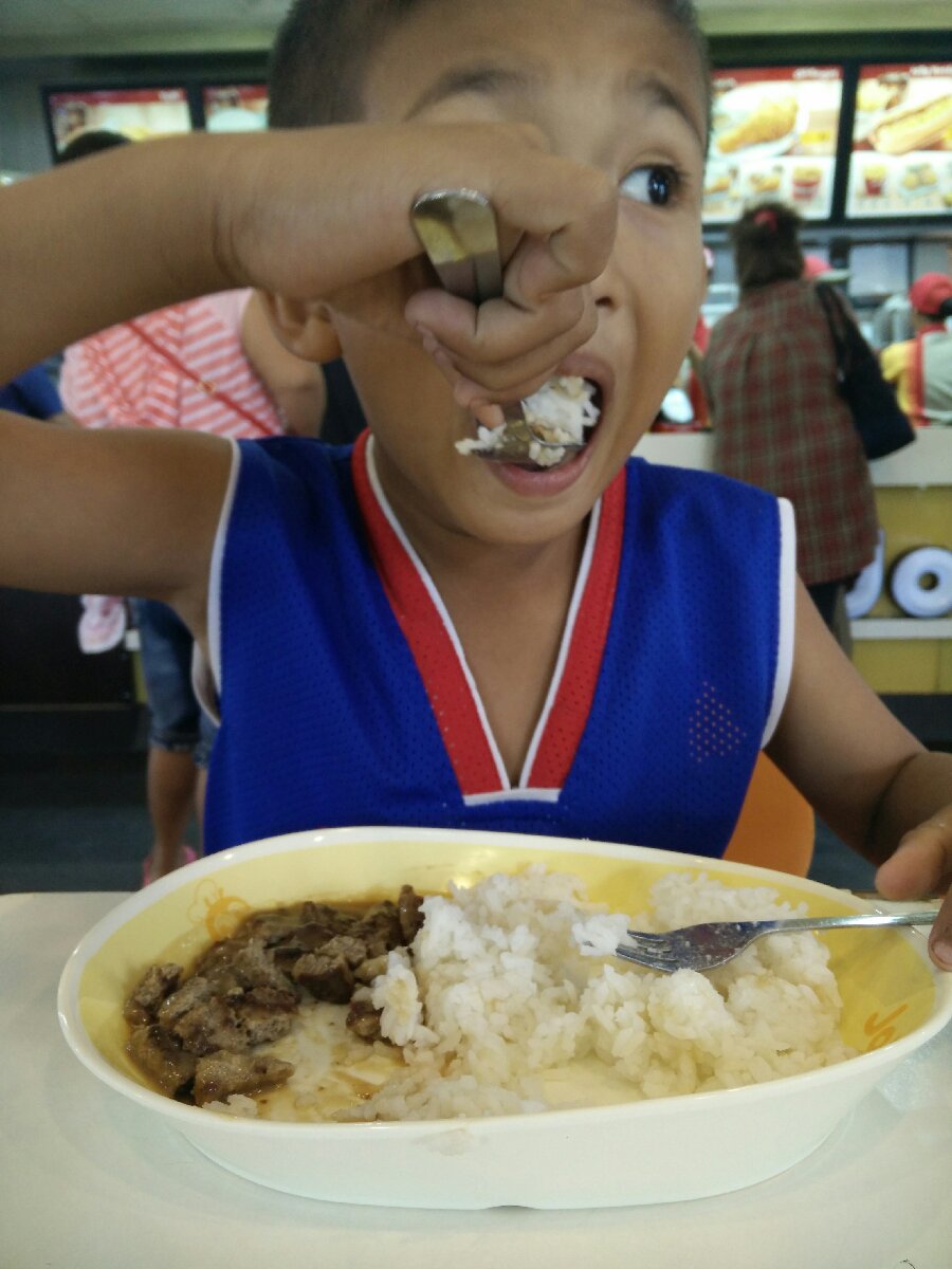 jollibee treat for mommasboi from upoad and win prize