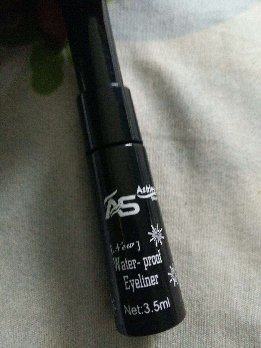 liquid eyeliner