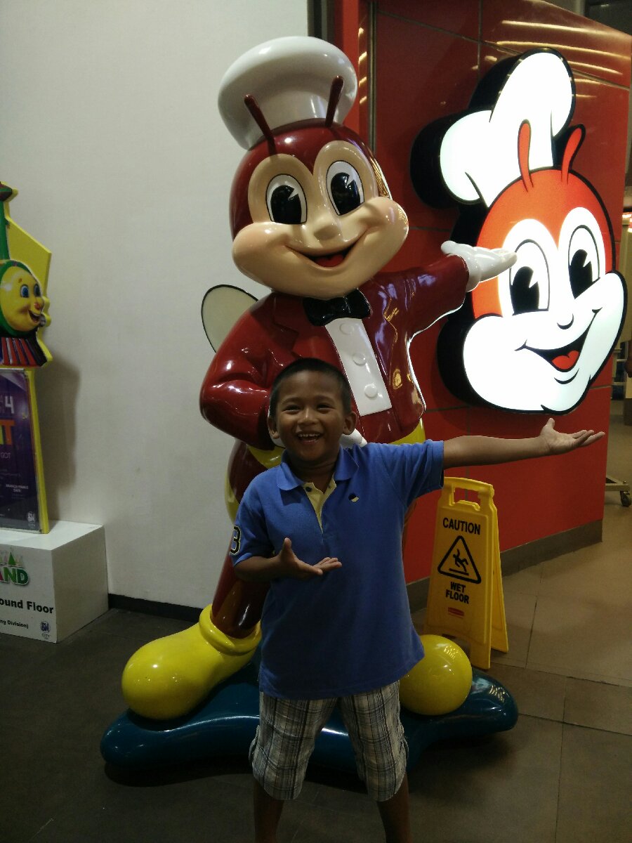 mommasboi and jollibee
