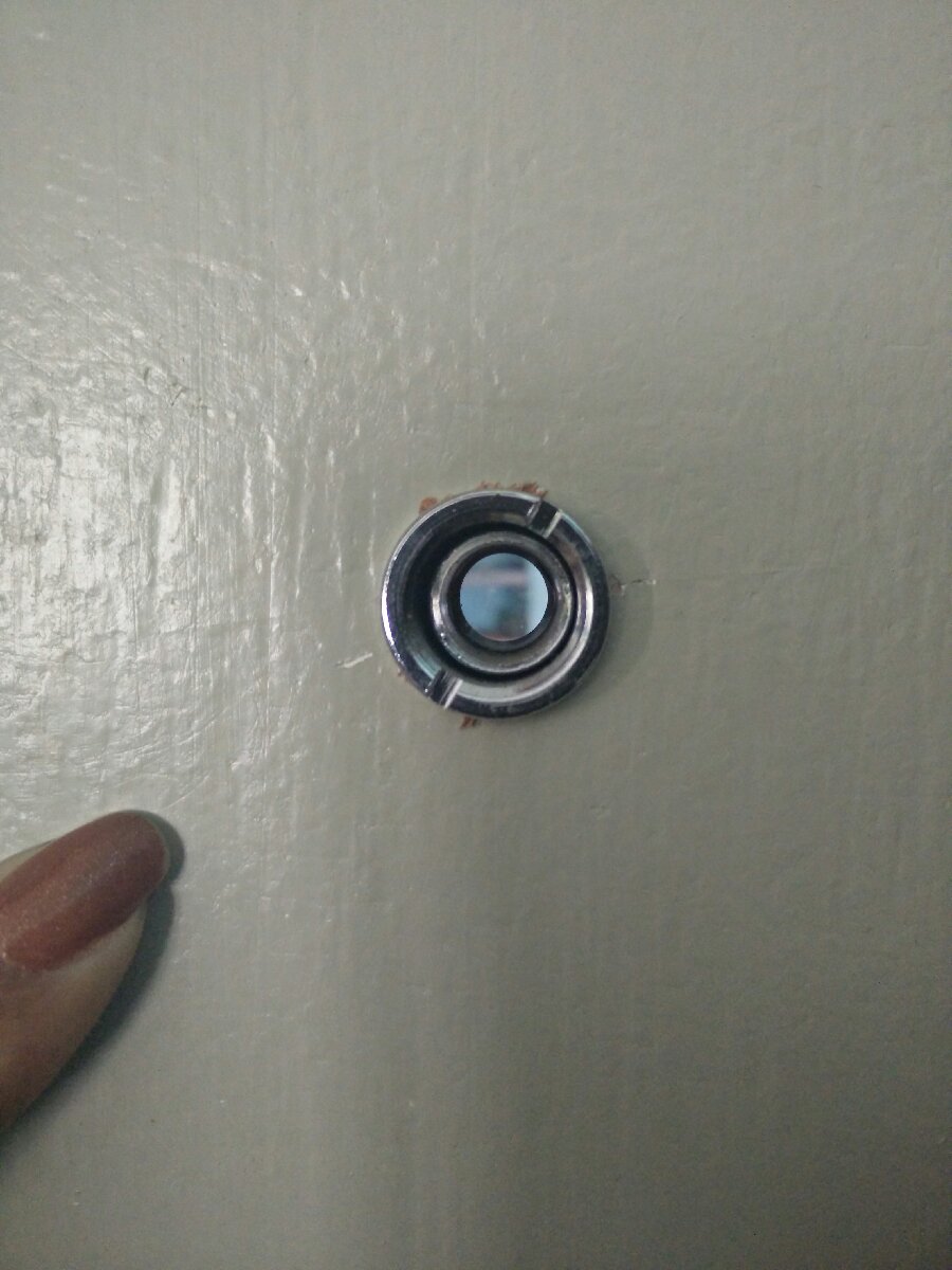 peep hole on my bedroom door