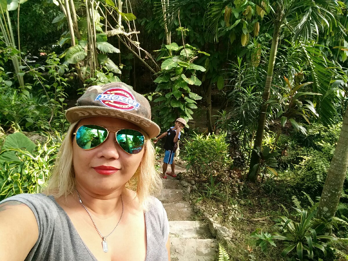 photo bomber