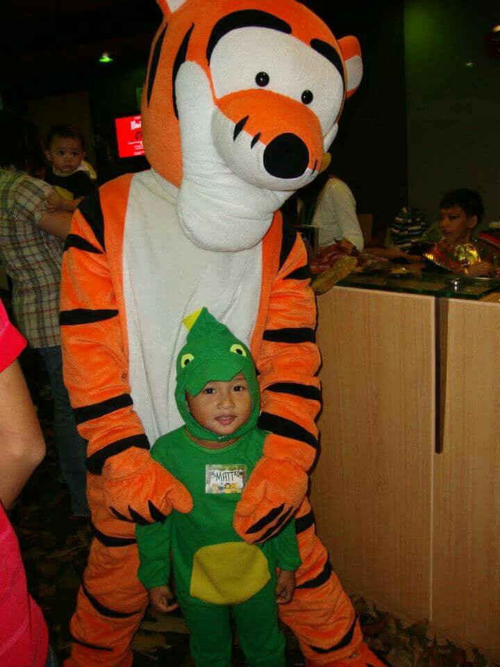 tigger and little dinosaur