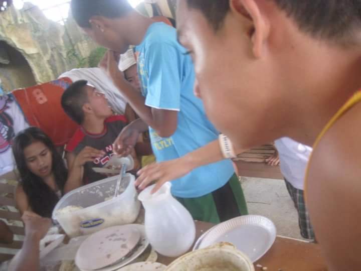 Summer outing, eating time