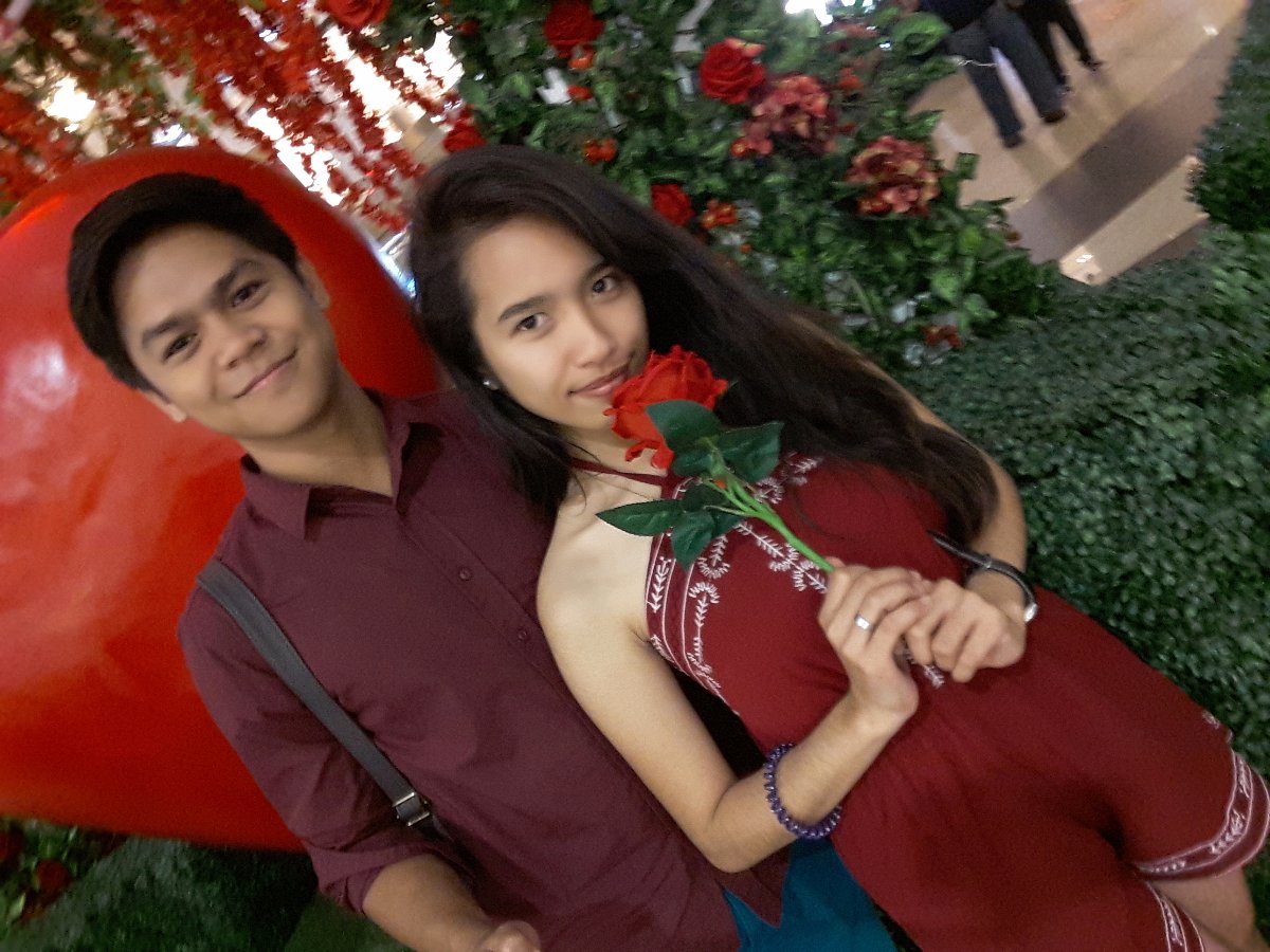 date with babe, roses