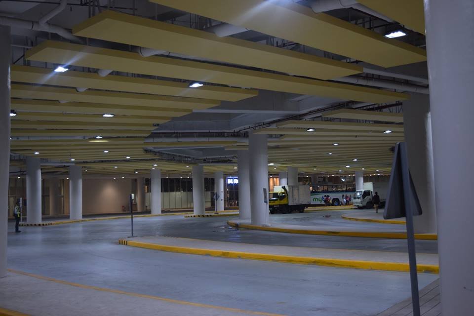 sm se side parking lot