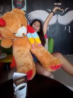 wing one cafe, big hugs