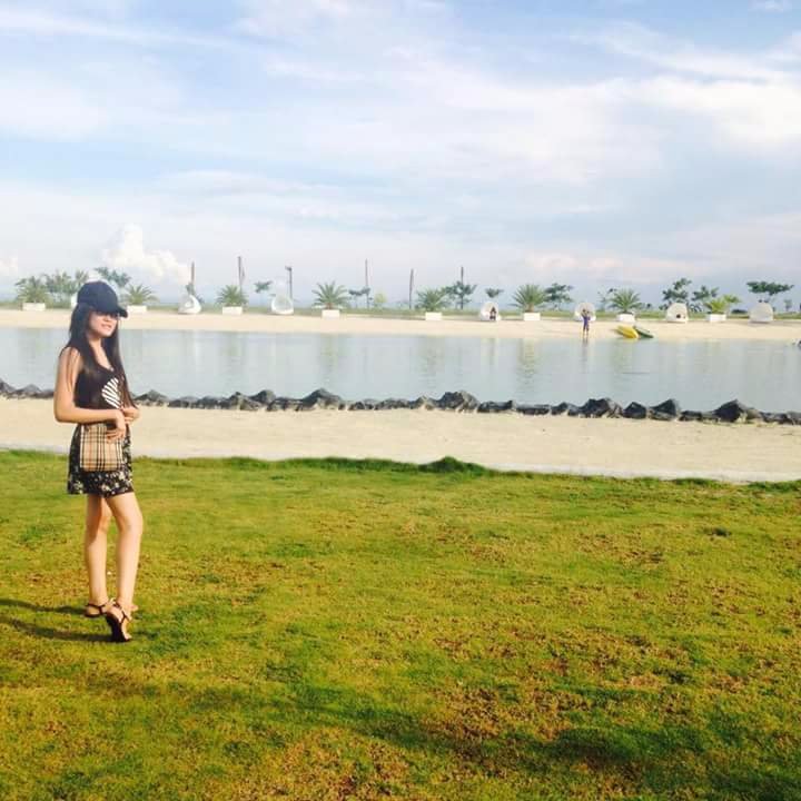 Awkward leg pose, lol, take me back at sandbar
