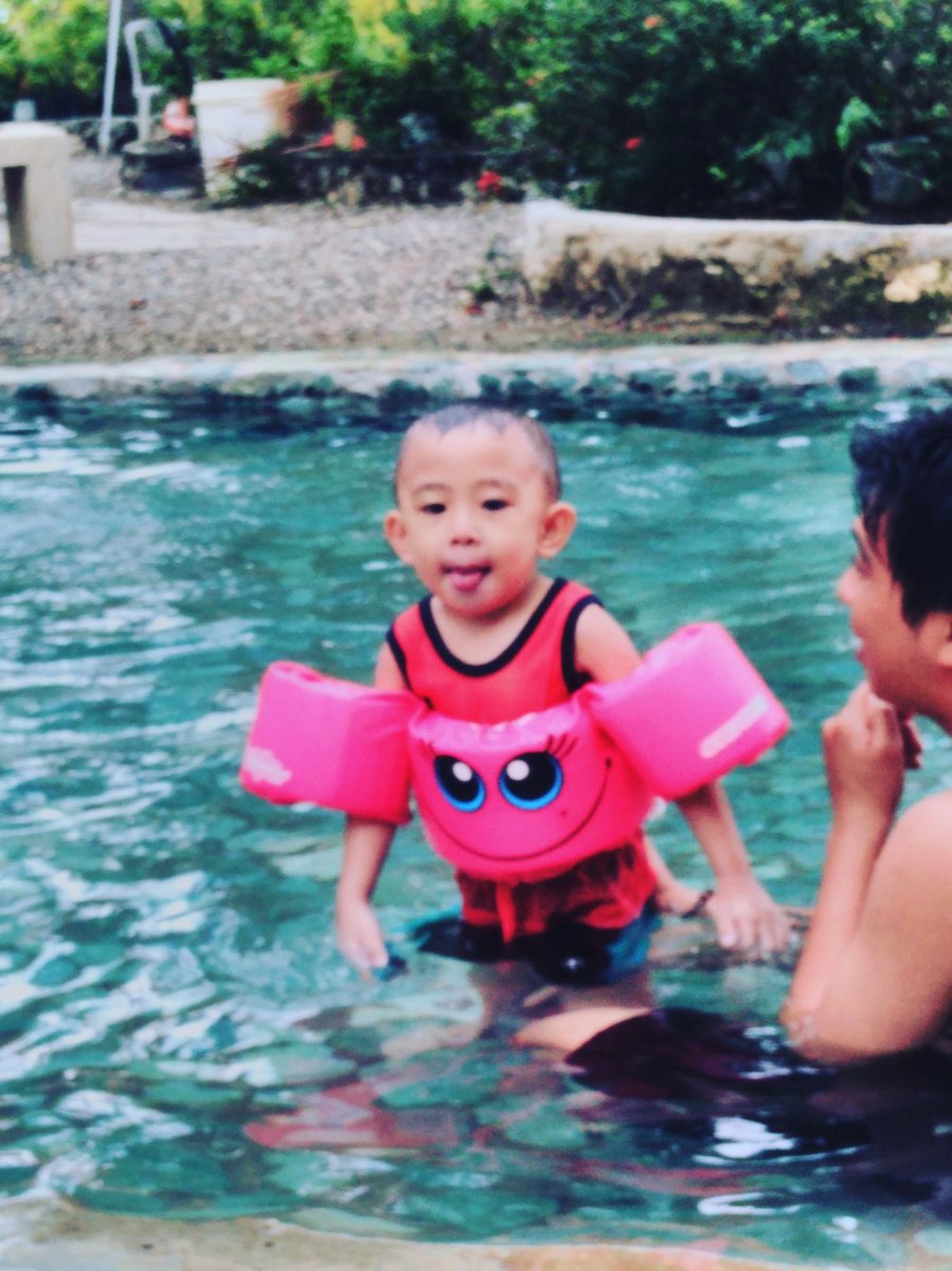 Cutie baby gaven, swimming