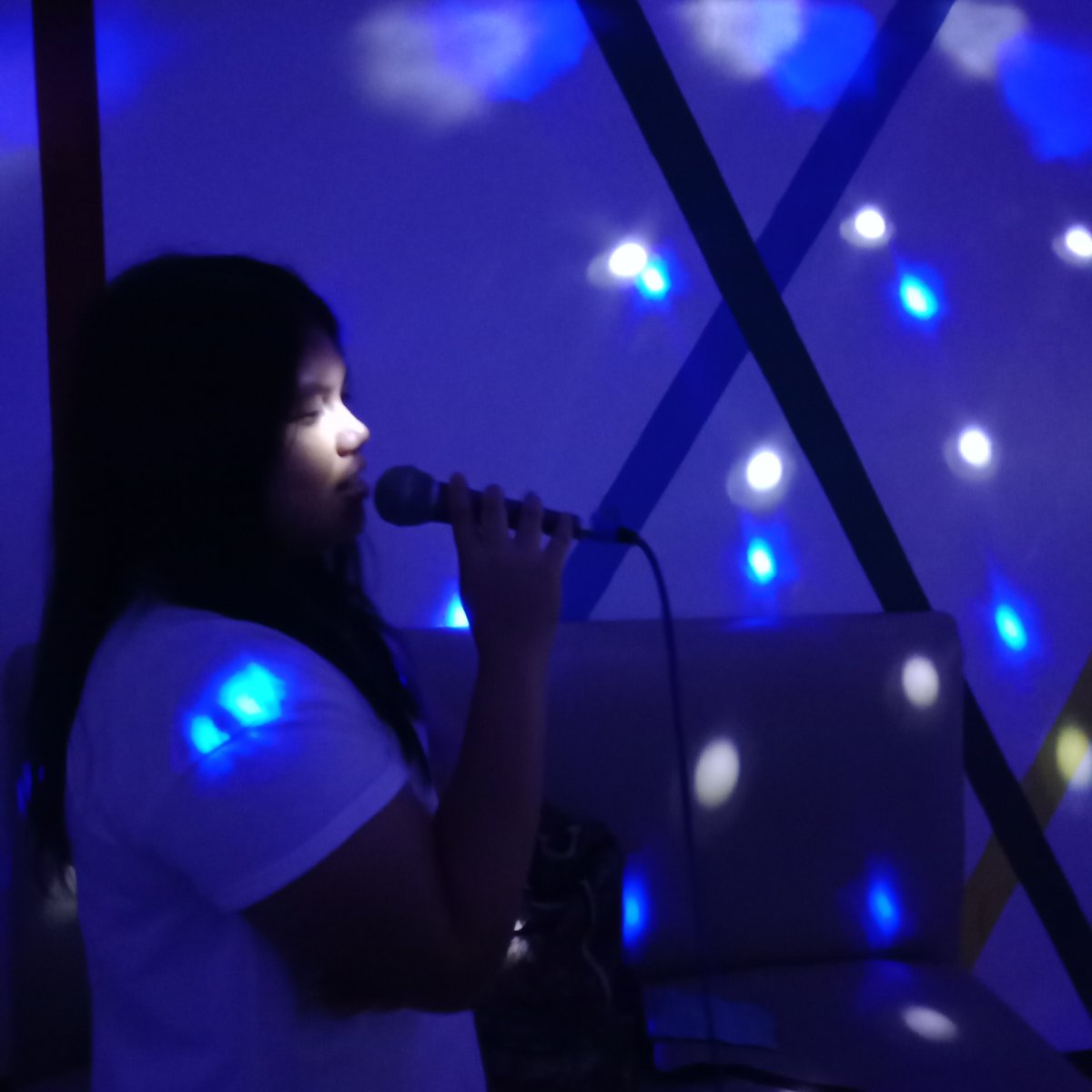 Deym b singing
