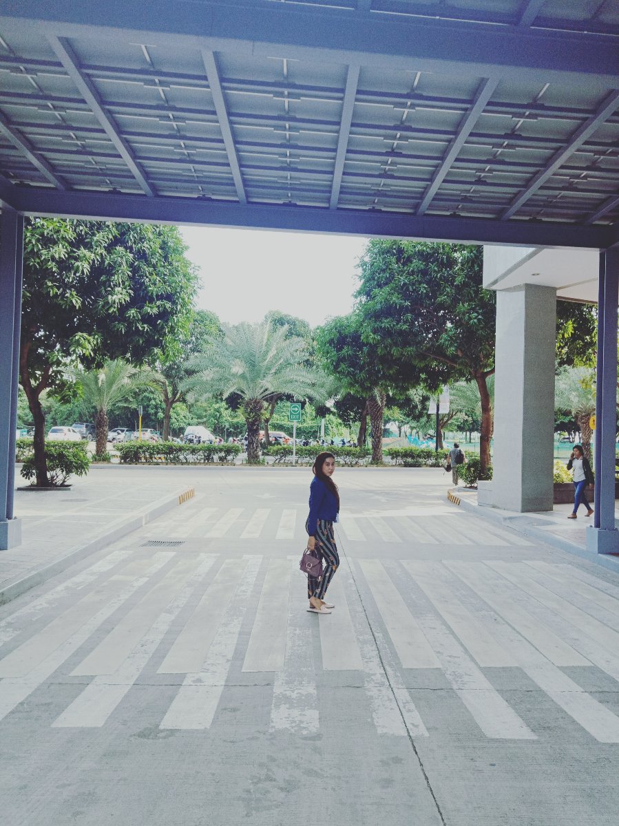 Pretty angelique blogger pose