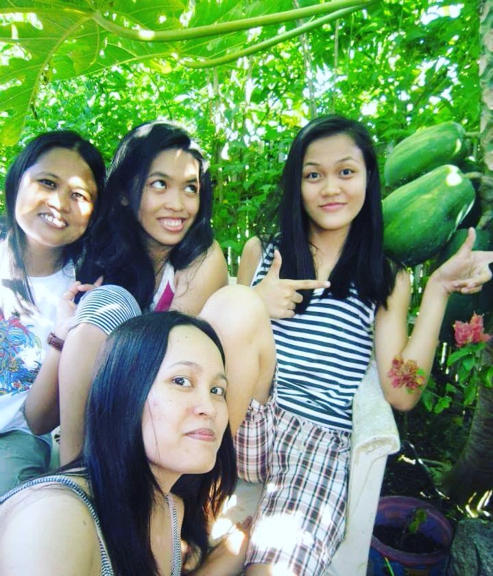 Say hi to my lovely aunties and to this two big papayas over here