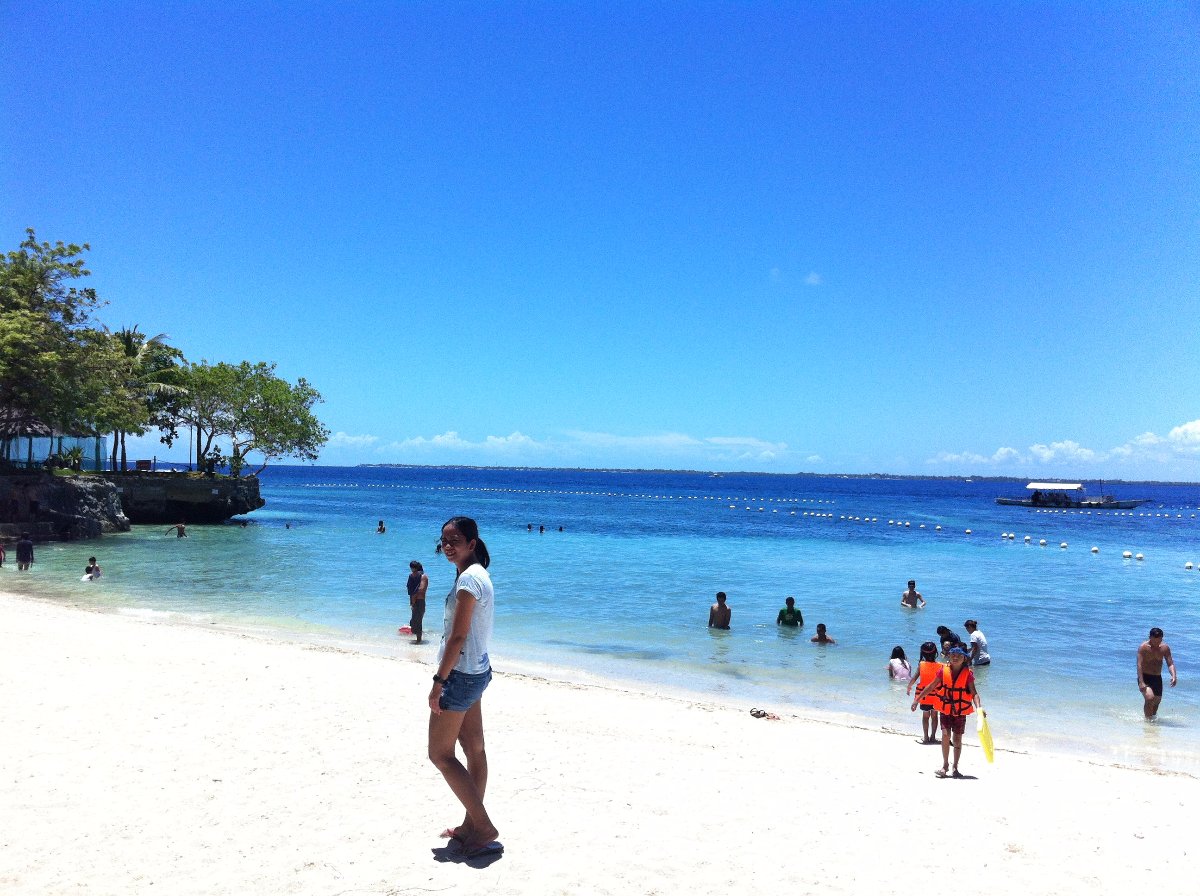 beach is love blogger pose lovin the view