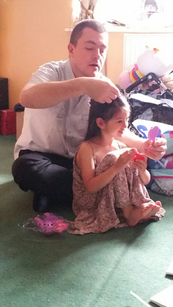 papa having to do indays hair with her own hairdressers kit, what a tough life I live  