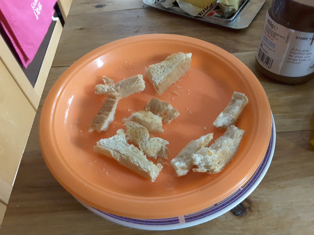 why oh why doesnt my daughter ezt the crust