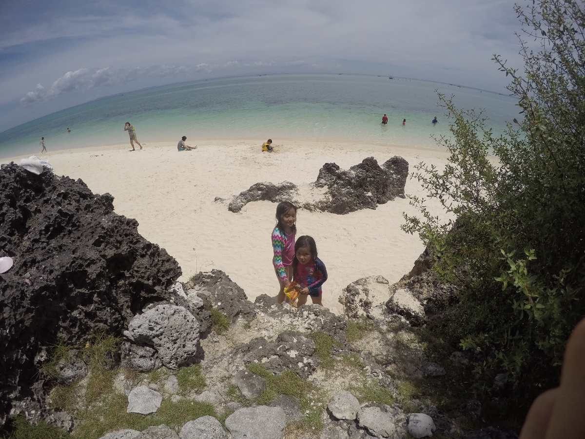 Paradise beach, cousins