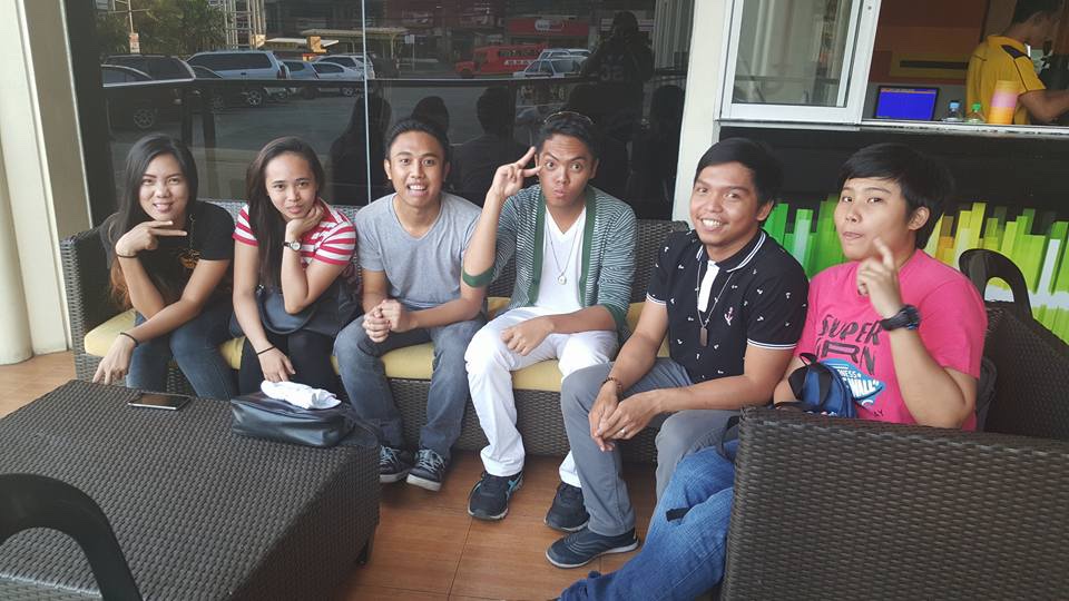 FRIENDS, CHILLIN OUT
