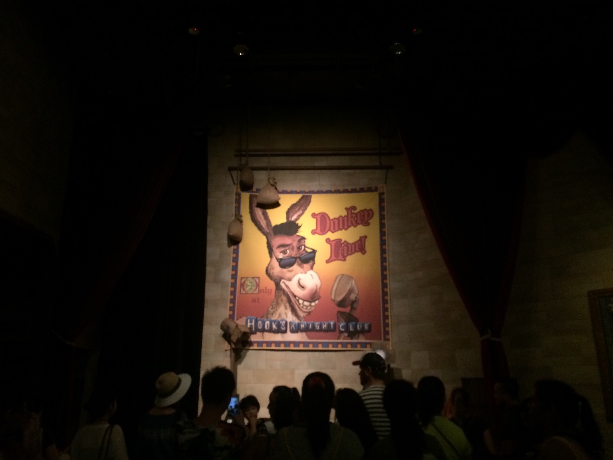 donkey live, universal studios singapore, travel, relax, beautiful