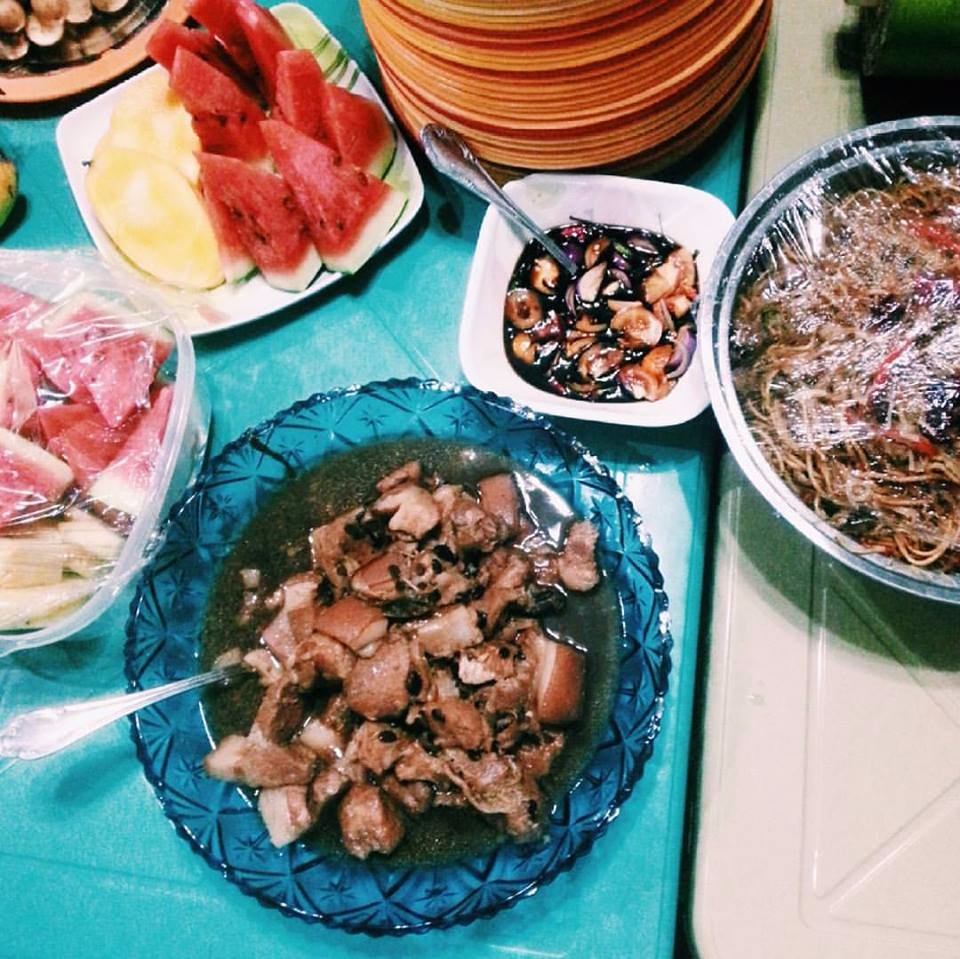 heavy, meal, dinnertime, with, the, famloves