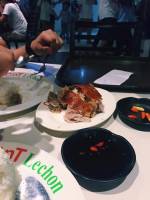 Dinner time with family loves