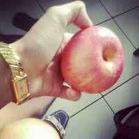 wanna eat apple
