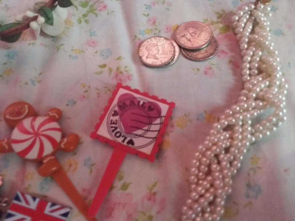London keychain, bracelet, wallet, coins, flower crown, lovemail stick
