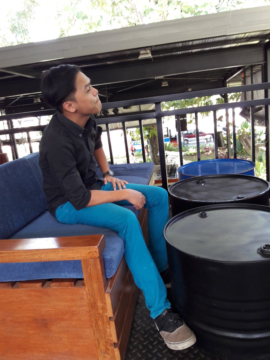 Stolen shot , with babe , at the park social in IT PARK