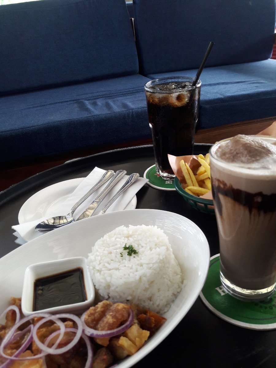 @The park social, with babe, choco milkshake, adobo, drinks