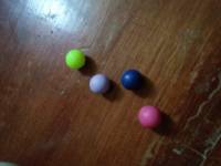 3 balls, color