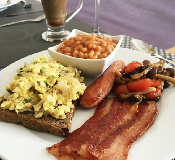 Saturdays at Casa Pulgosa English brekky