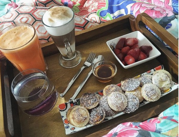 Woke up to the smell of cinnamon in my coffee and my fave poffertjes mini Dutch pancakes