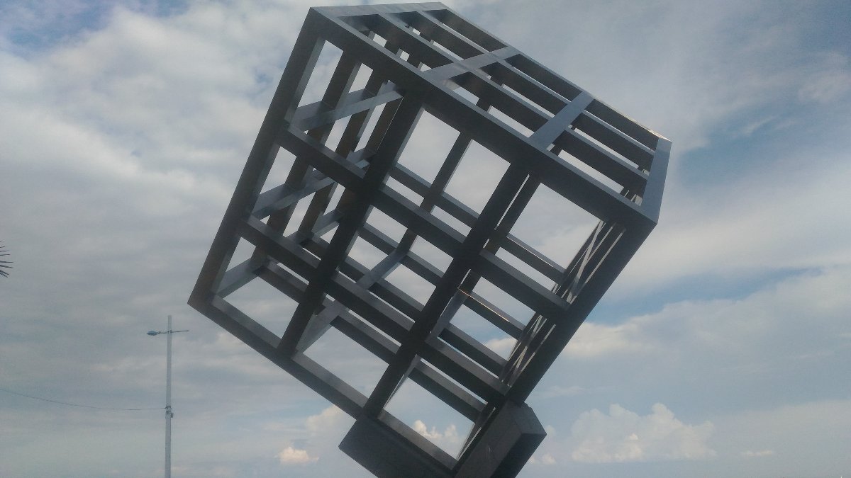 Cube, sm, seaside