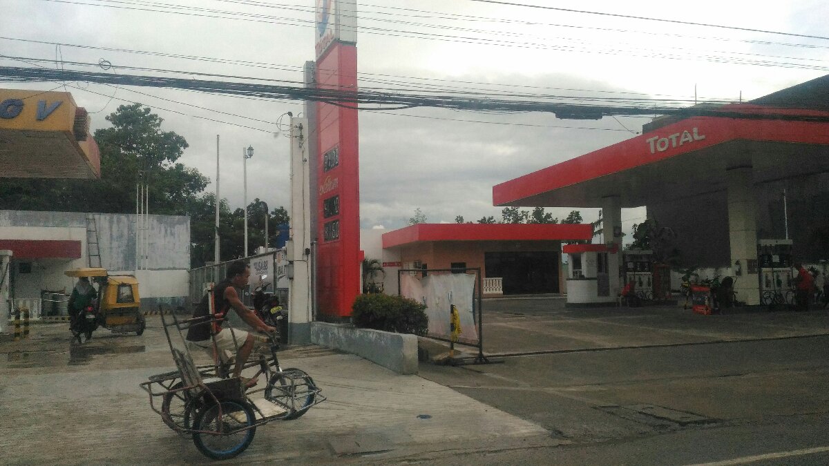 gas station war