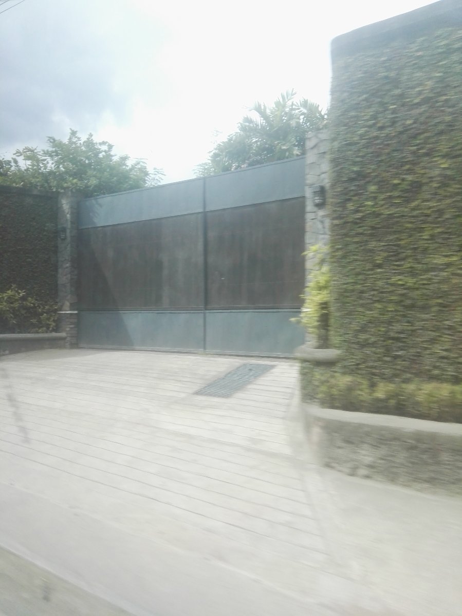 Gate