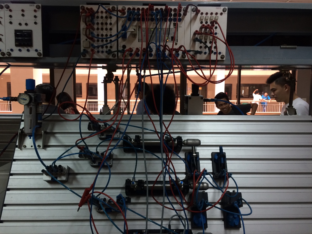PLC, circuits, pneumatics