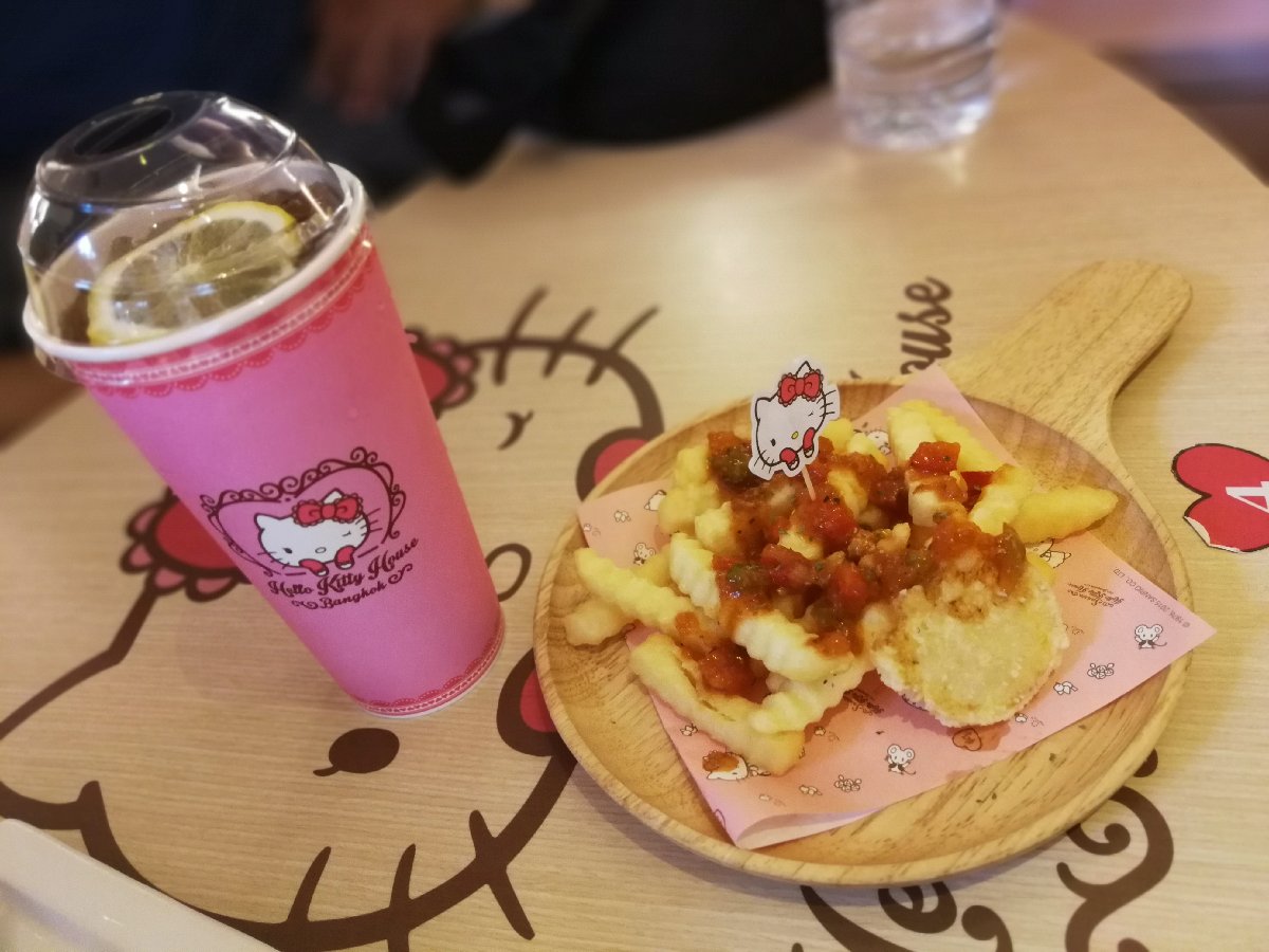 #hellokittyhouse #hellokittyfoodtrip #frenchfries #spicyfries
