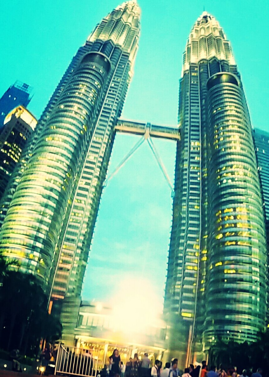 Fill with wonder by the Petronas Twin Tower