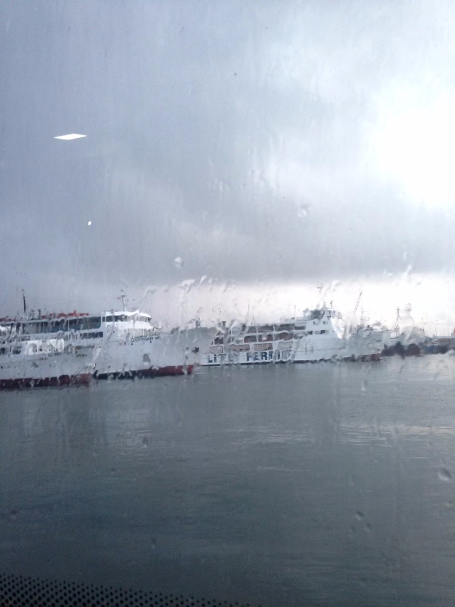 rainy day at the #port