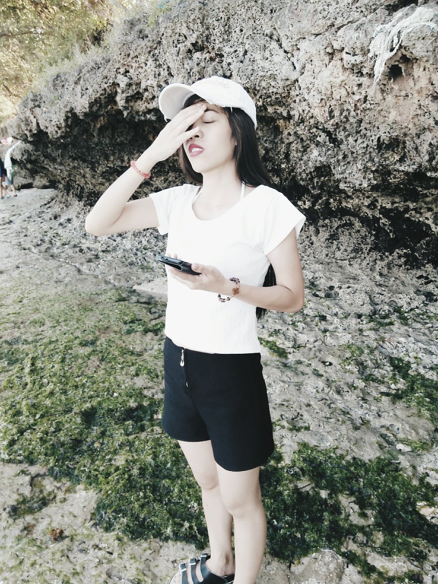 Headache pose