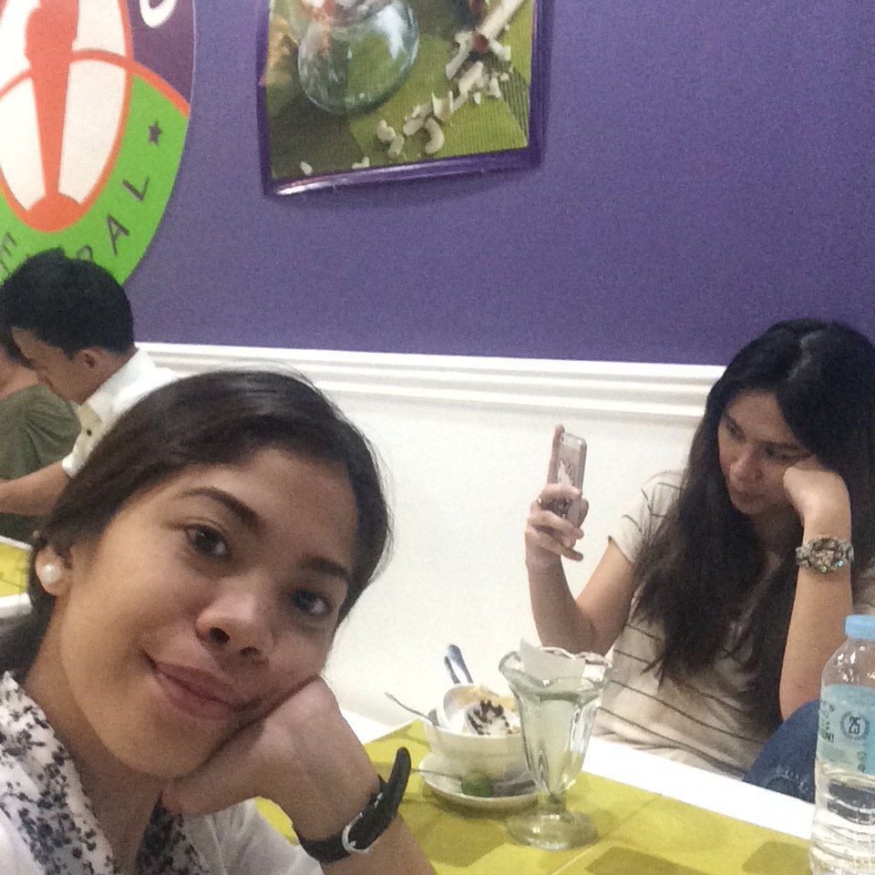 Hello Selfie girl 