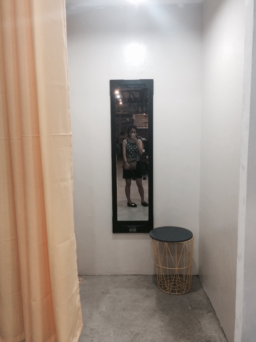 mirror selfie