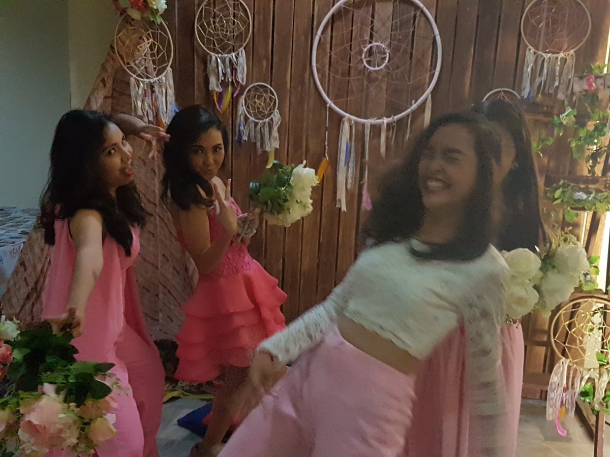Friendsistahs, wacky, fun