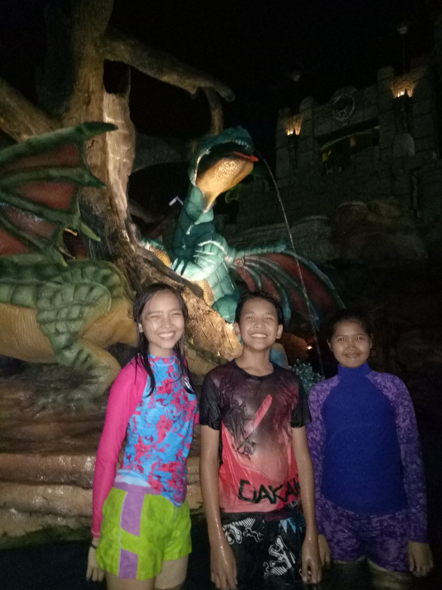Pool, dragon