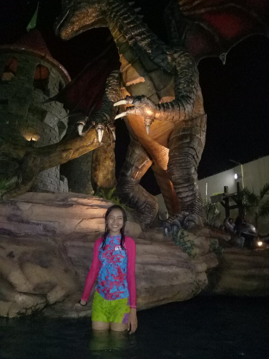 Pool, dragon