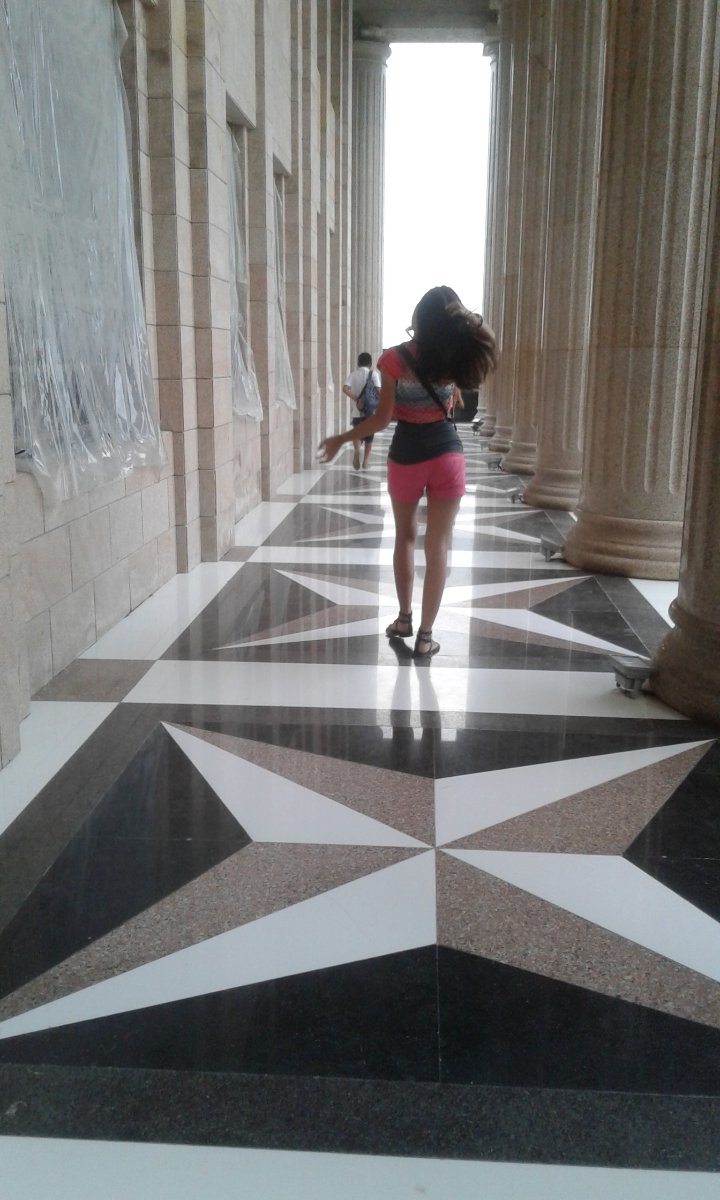 Temple, backpose, fun
