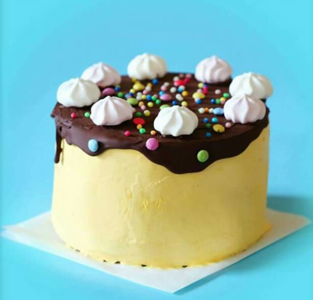dark chocolate mango cake