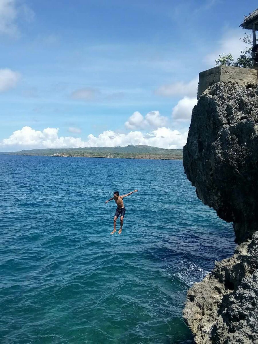 Jump shot, 20 feet high, Buho Rock Resort, Camotes Island